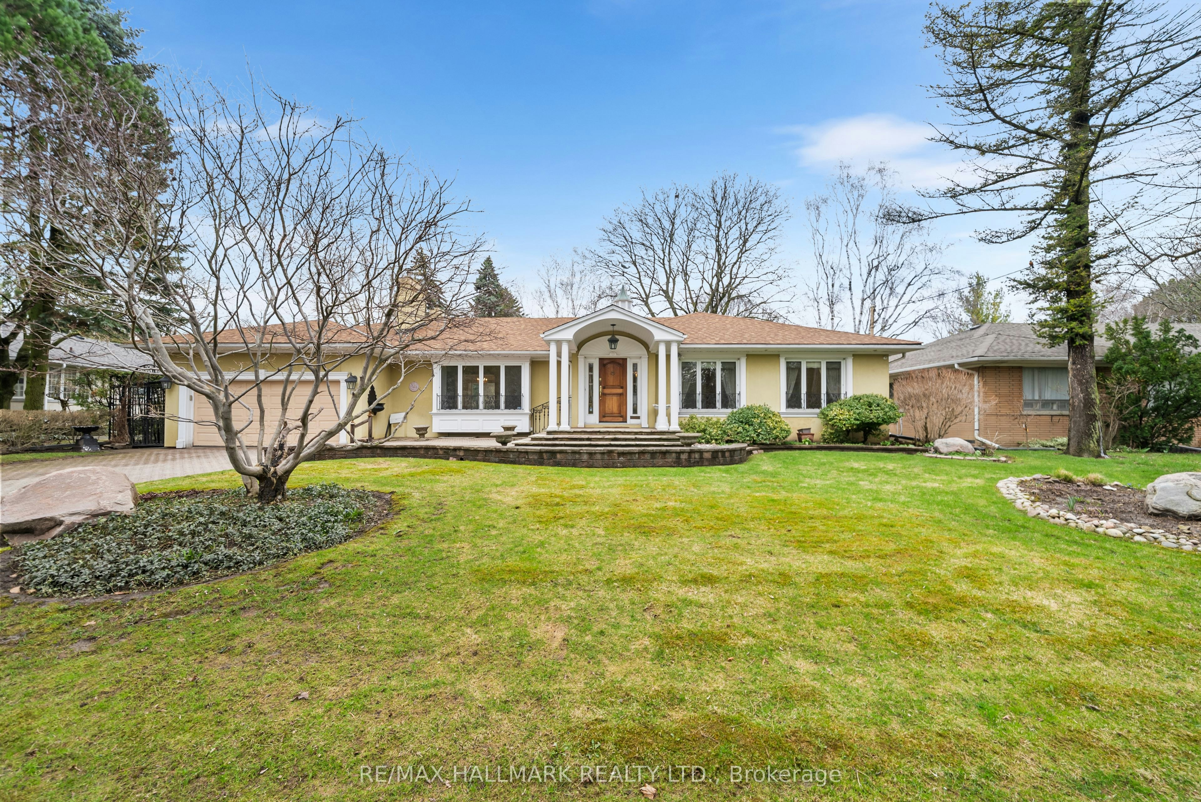 154 Valley Road, Toronto, ON, M2L 1G4