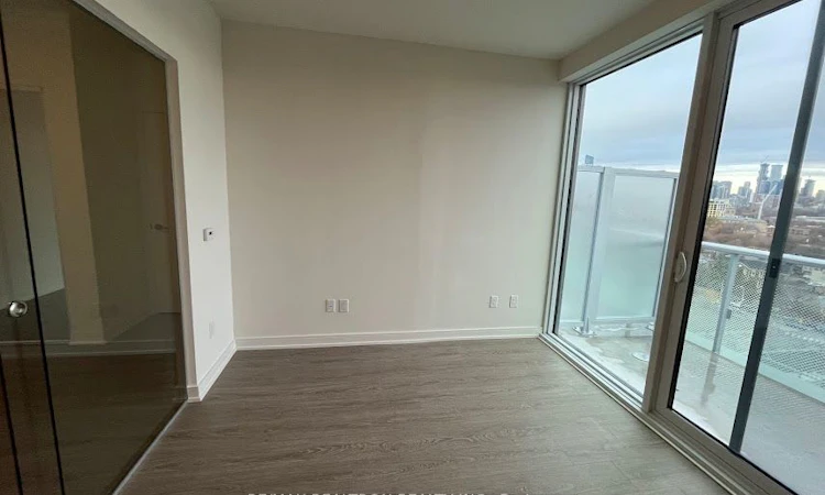 1301-425 Front Street E