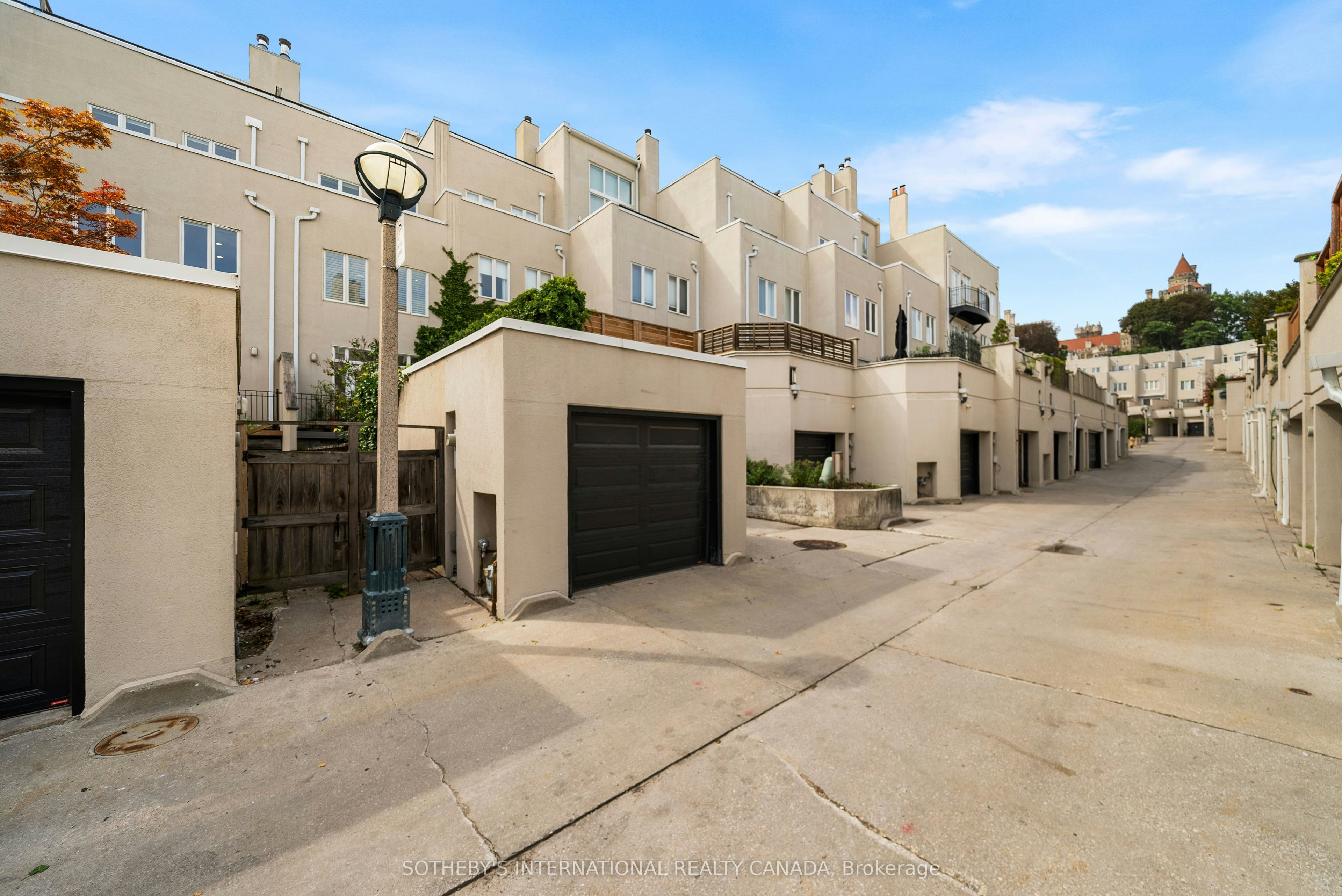 213 Walmer Road, Toronto, ON, M5R 3P7