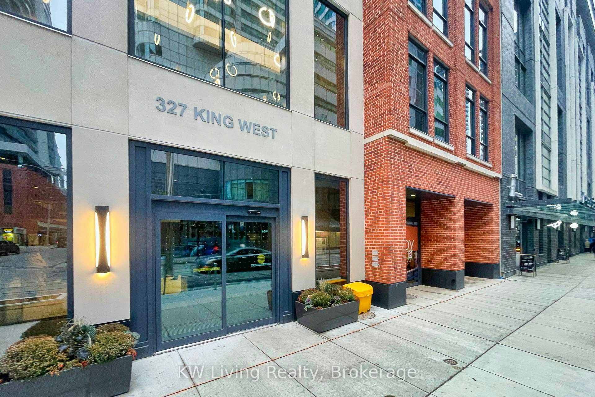 902-327 King Street W, Toronto, ON, M5V 0W7 - 31