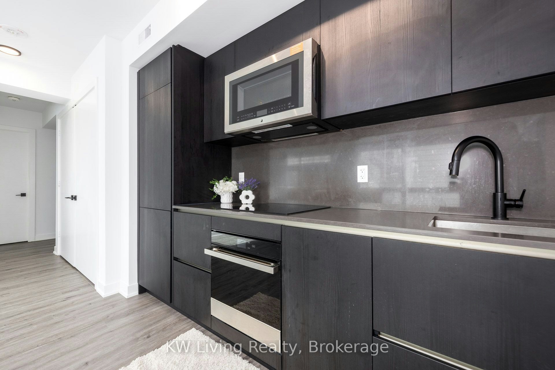 902-327 King Street W, Toronto, ON, M5V 0W7 - 9