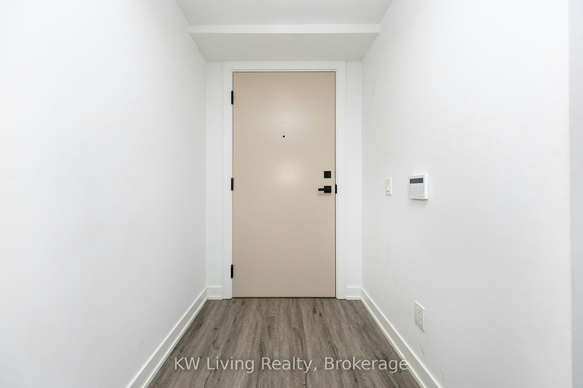 902-327 King Street W, Toronto, ON, M5V 0W7 - 2