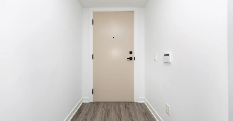 902-327 King Street W, Toronto, ON, M5V 0W7 - 2