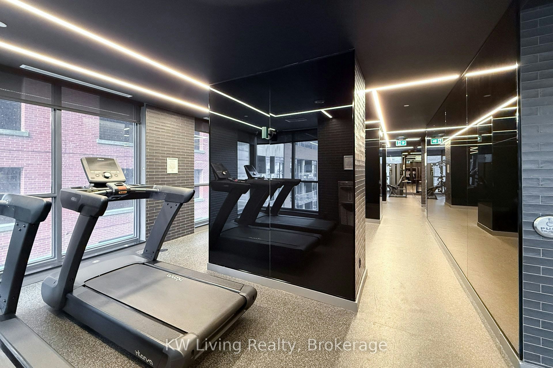 902-327 King Street W, Toronto, ON, M5V 0W7 - 24