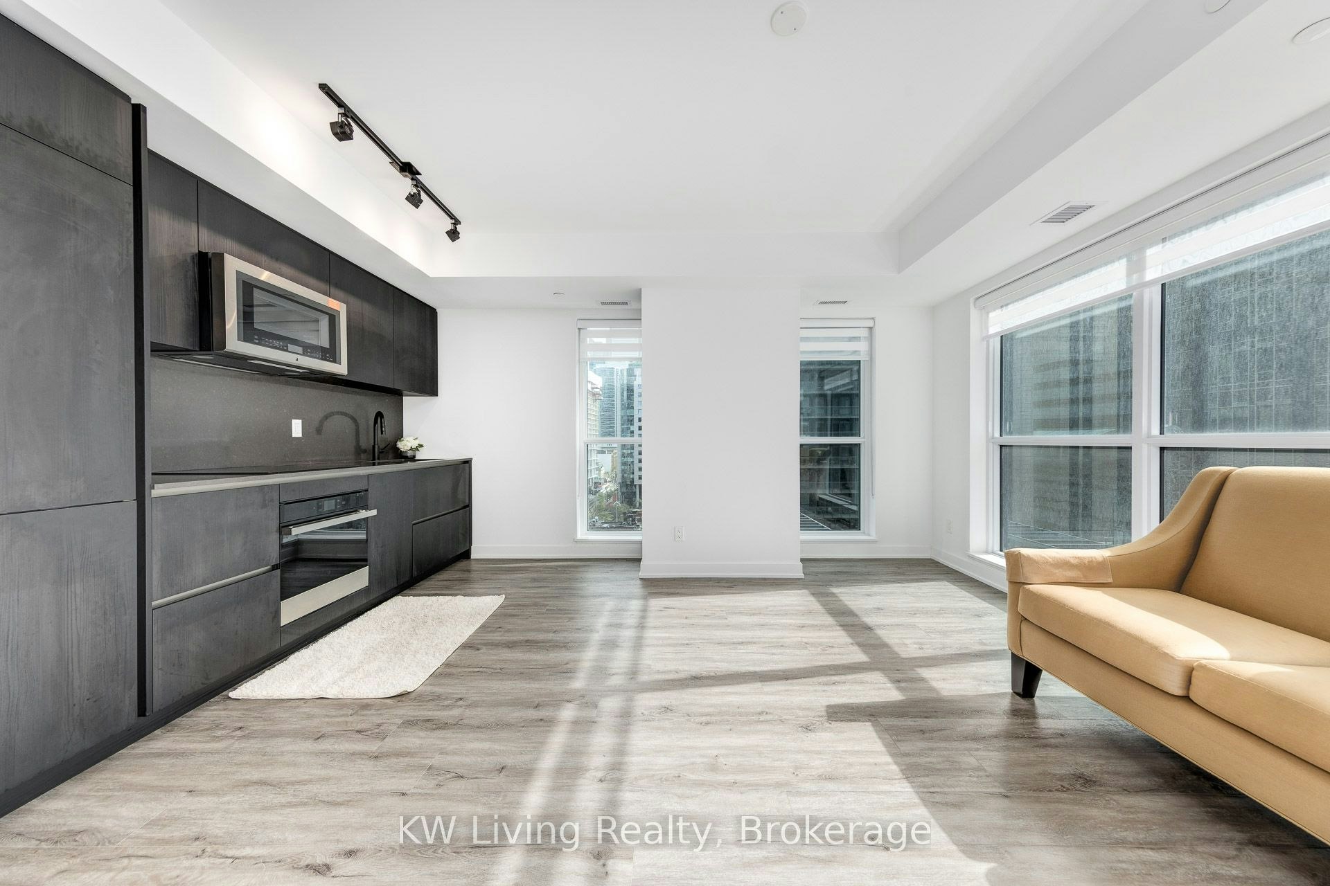 902-327 King Street W, Toronto, ON, M5V 0W7
