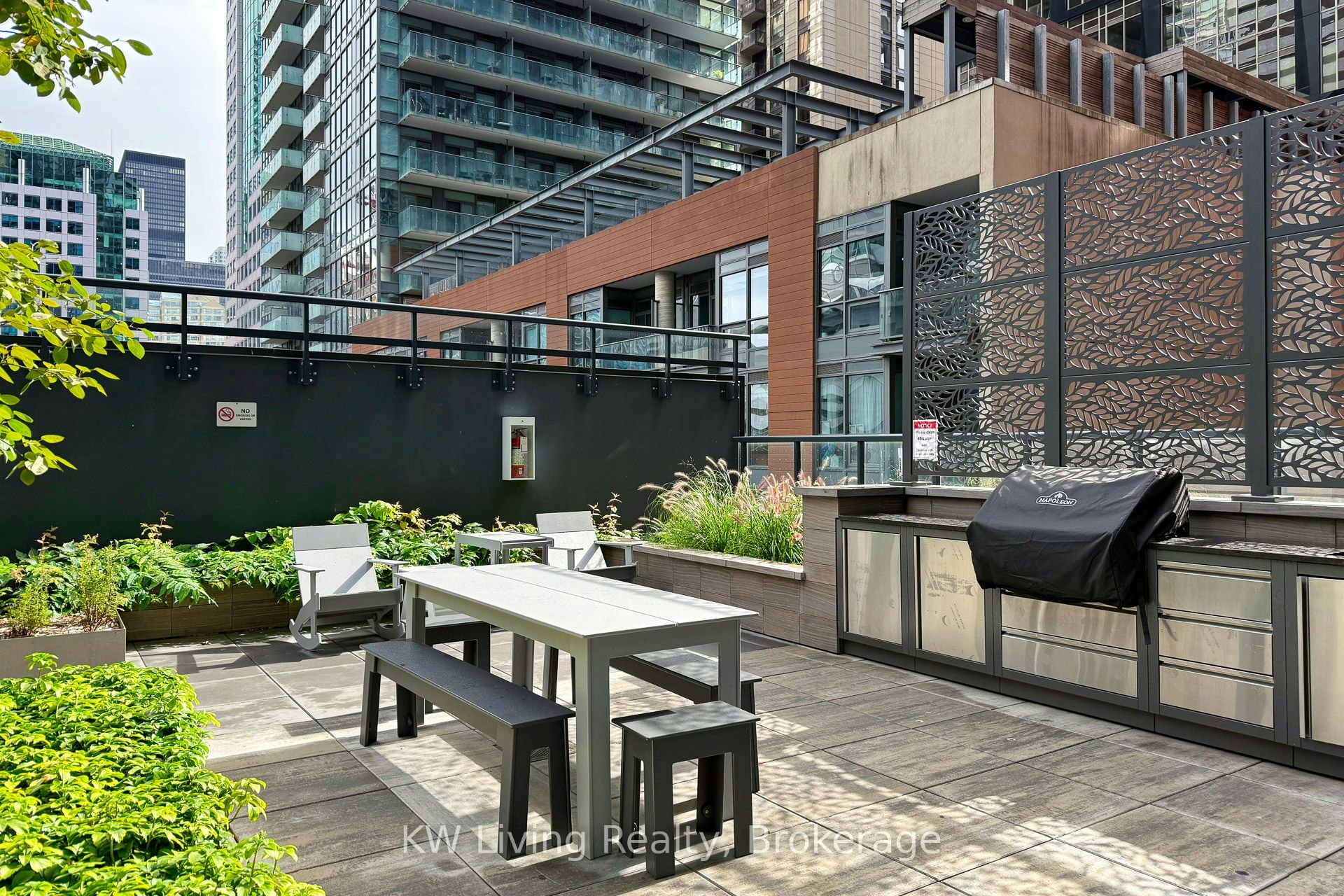 902-327 King Street W, Toronto, ON, M5V 0W7 - 16
