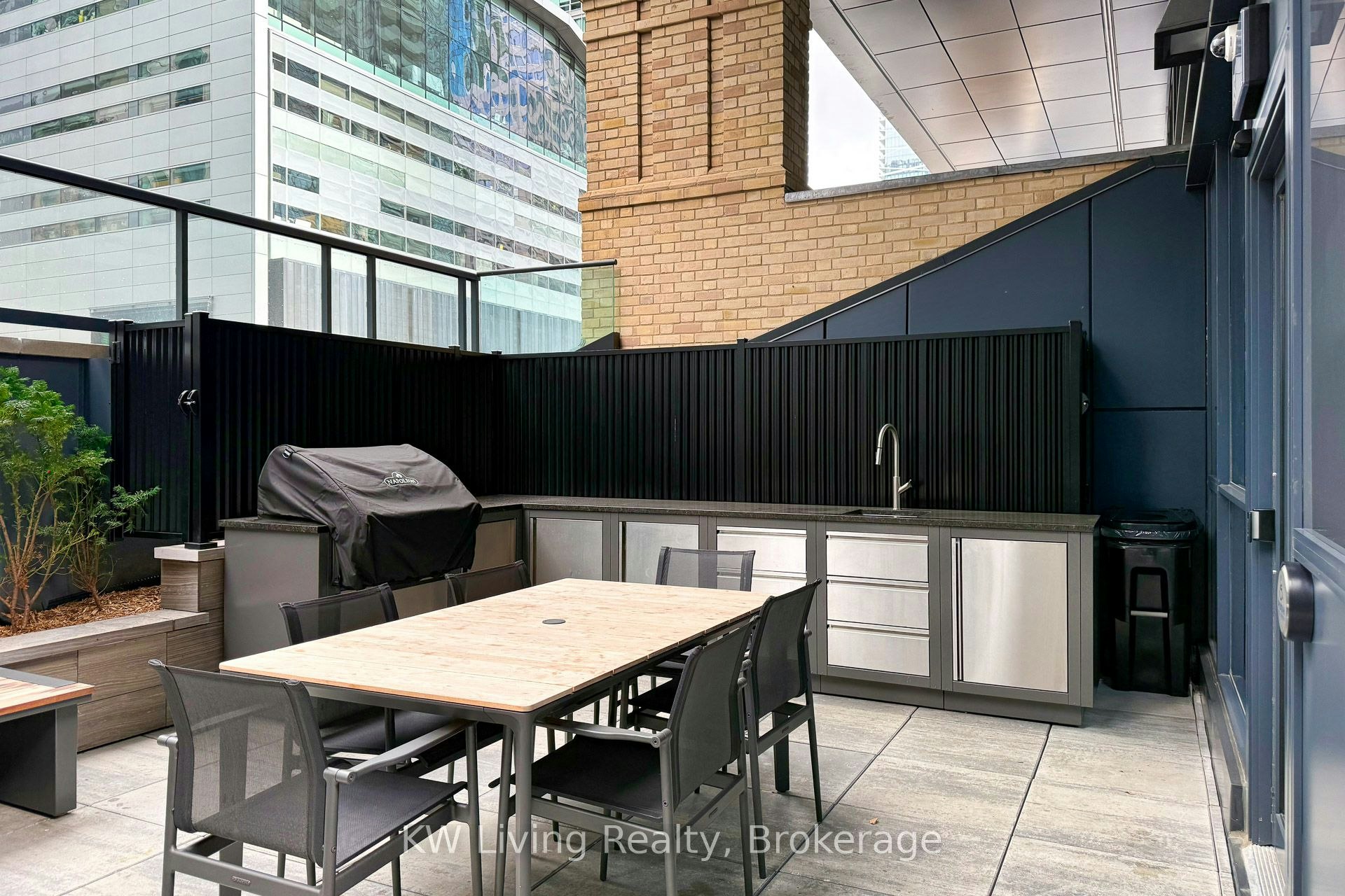 902-327 King Street W, Toronto, ON, M5V 0W7 - 20