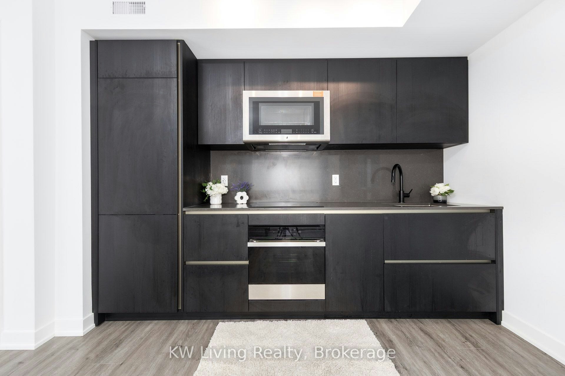 902-327 King Street W, Toronto, ON, M5V 0W7 - 8