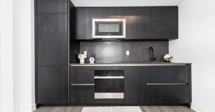 902-327 King Street W, Toronto, ON, M5V 0W7 - 8