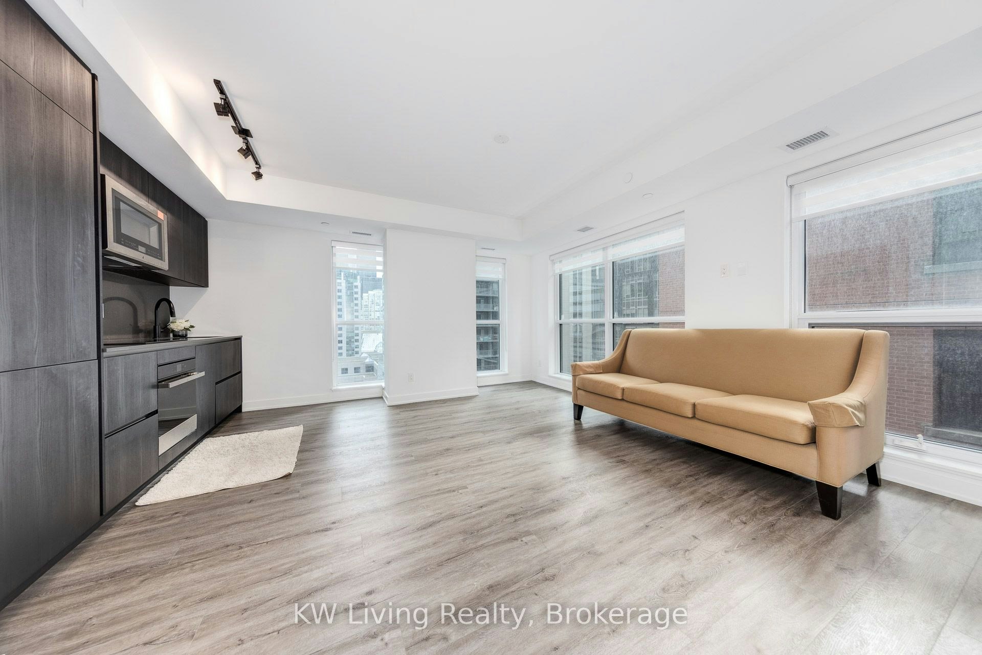 902-327 King Street W, Toronto, ON, M5V 0W7 - 4