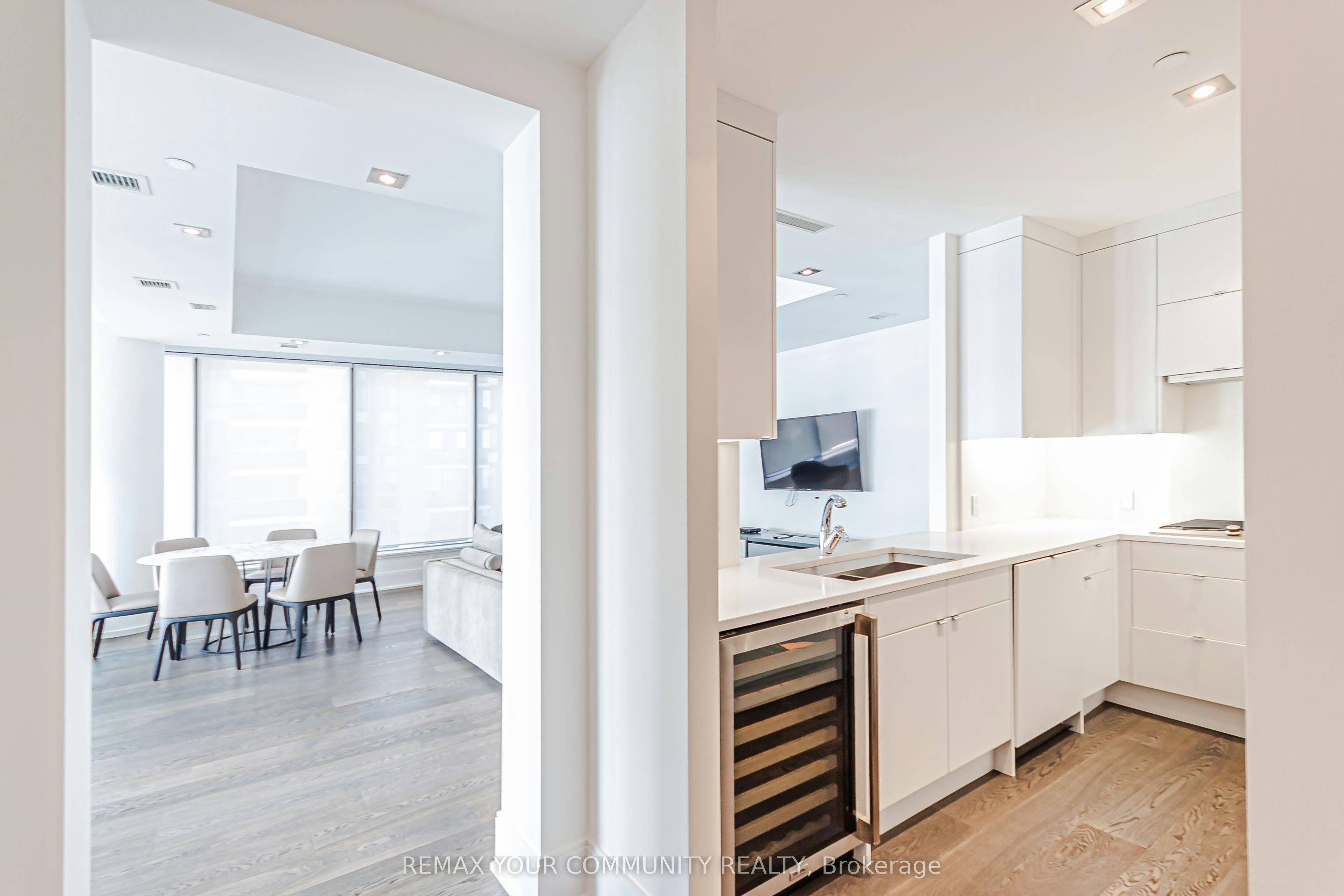 902-77 Charles Street W, Toronto, ON, M5S 2X1 - 11