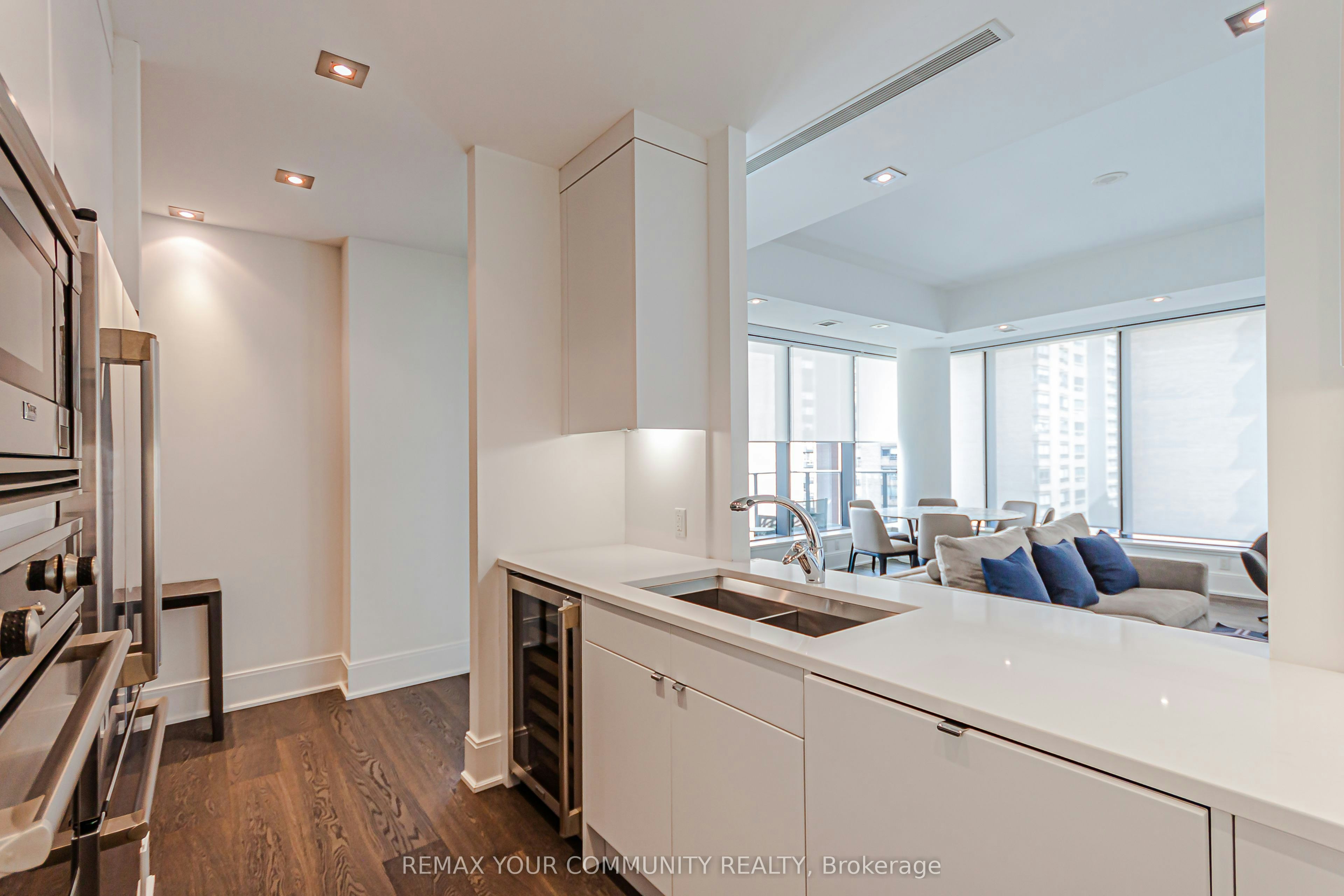 902-77 Charles Street W, Toronto, ON, M5S 2X1 - 14