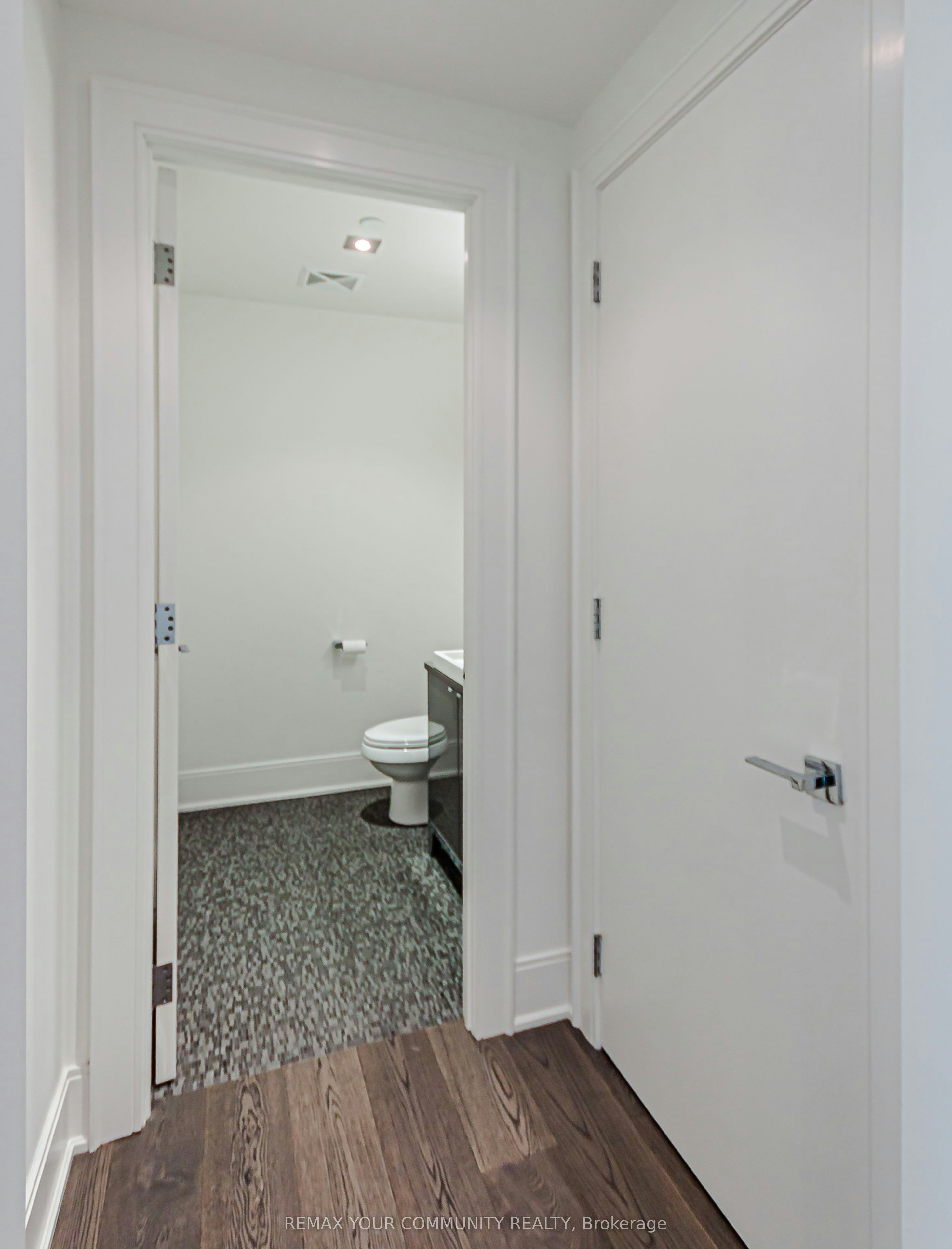 902-77 Charles Street W, Toronto, ON, M5S 2X1 - 8
