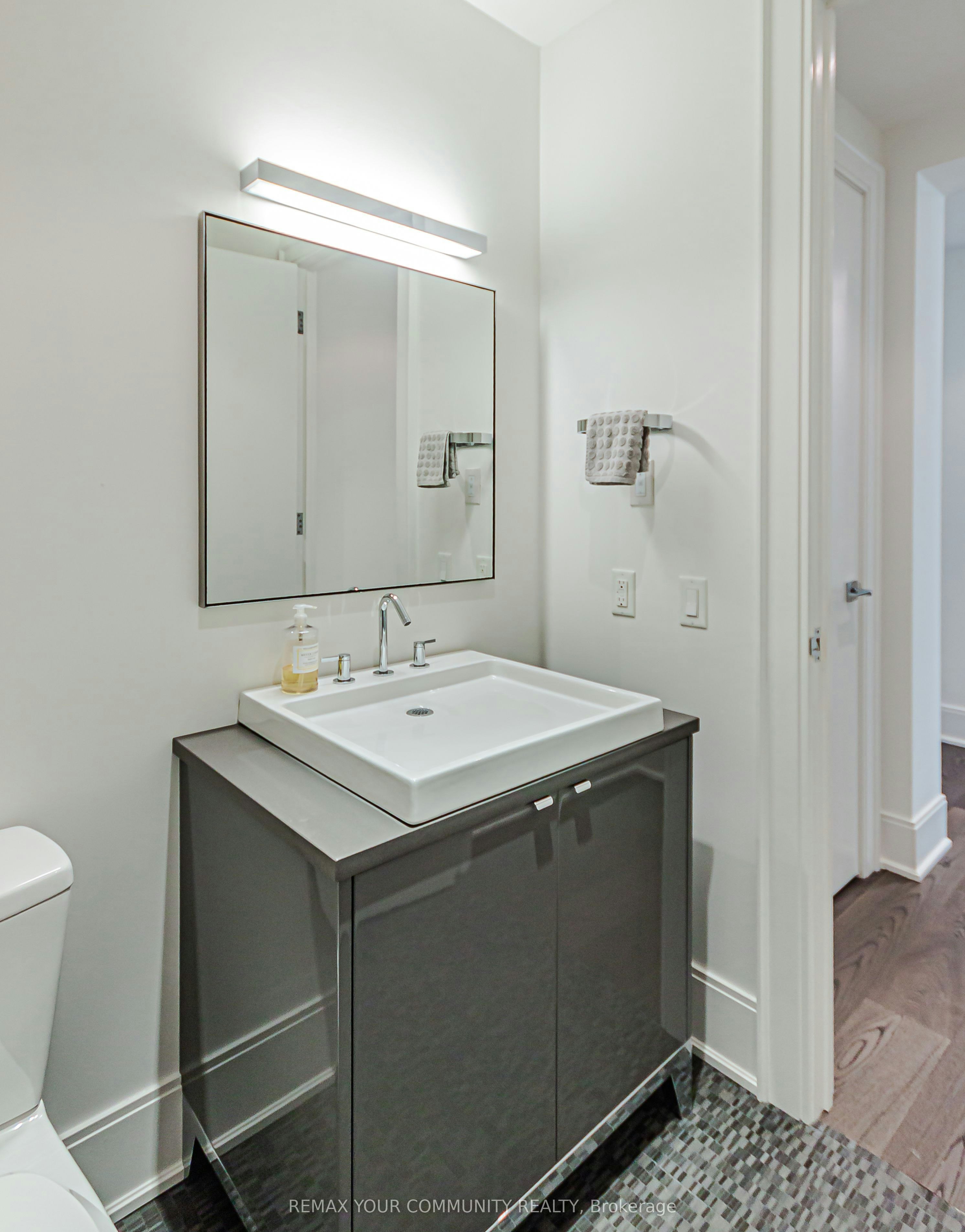 902-77 Charles Street W, Toronto, ON, M5S 2X1 - 10