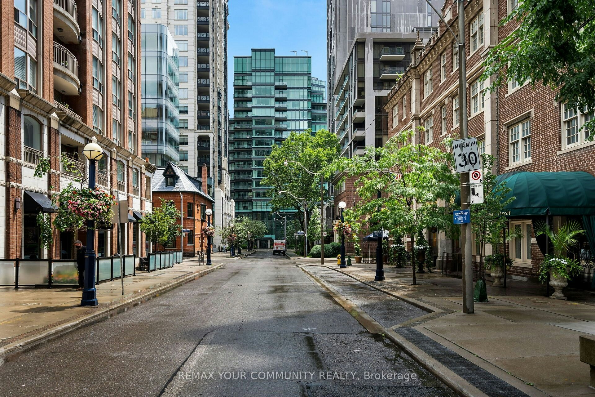 902-77 Charles Street W, Toronto, ON, M5S 2X1 - 2