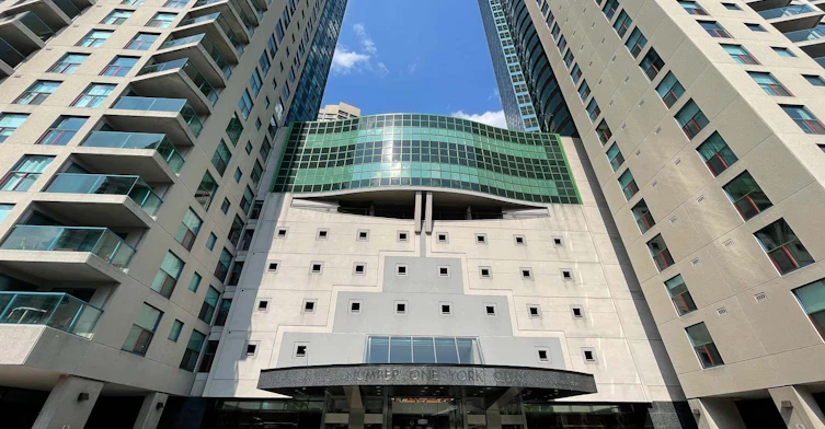 1602-77 Harbour Square, Toronto, ON, M5J 2S2 - 2