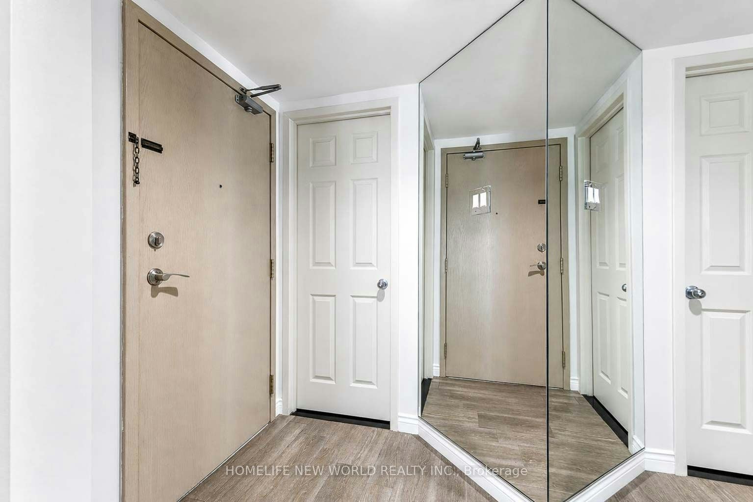 1602-77 Harbour Square, Toronto, ON, M5J 2S2 - 5