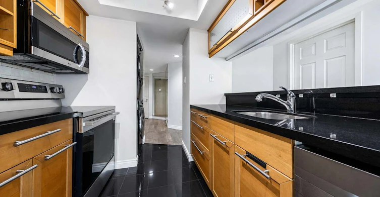 1602-77 Harbour Square, Toronto, ON, M5J 2S2 - 12
