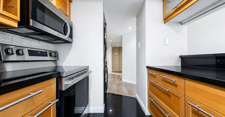 1602-77 Harbour Square, Toronto, ON, M5J 2S2 - 13