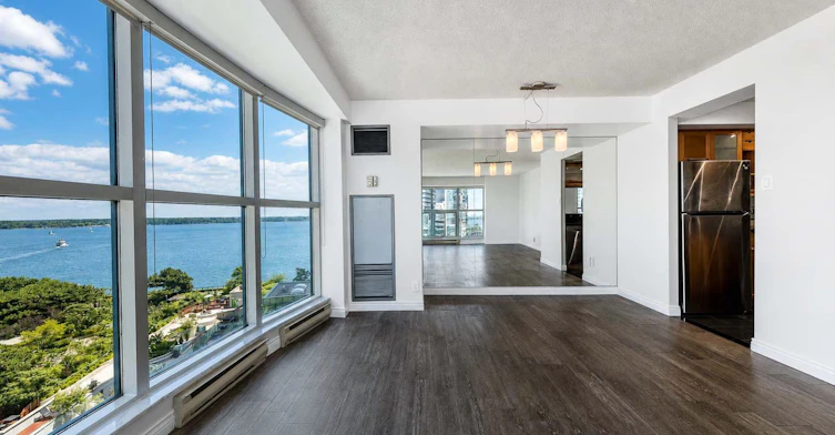 1602-77 Harbour Square, Toronto, ON, M5J 2S2 - 6