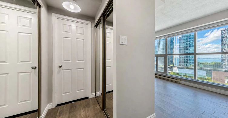 1602-77 Harbour Square, Toronto, ON, M5J 2S2 - 22