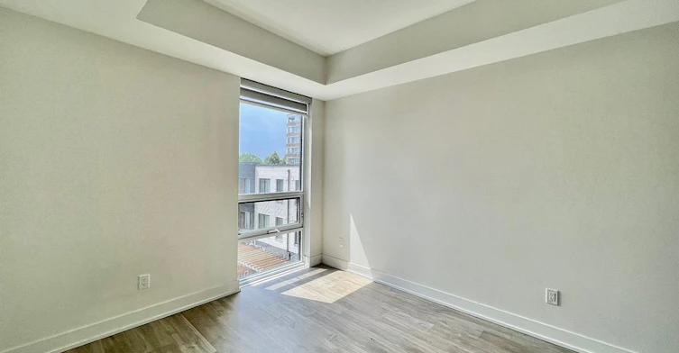 302-80 Vanauley Street, Toronto, ON, M5T 0C9