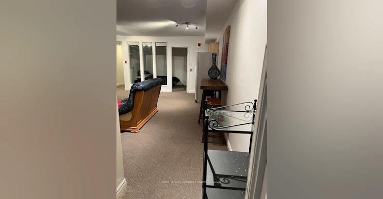 Lower-208 Carlton Street, Toronto, ON, M5A 2L1 - 15