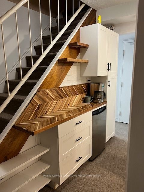 Lower-208 Carlton Street, Toronto, ON, M5A 2L1