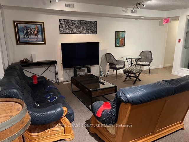 Lower-208 Carlton Street, Toronto, ON, M5A 2L1 - 16