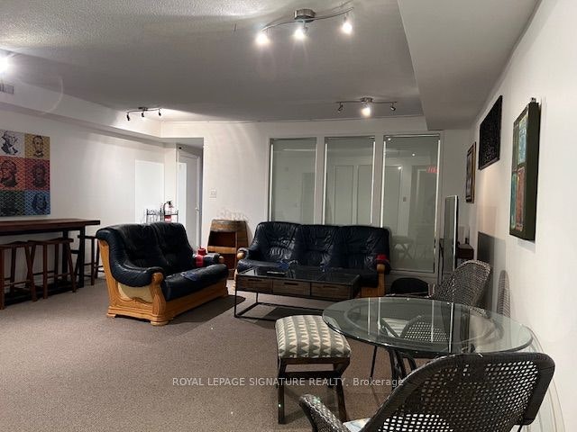 Lower-208 Carlton Street, Toronto, ON, M5A 2L1 - 9