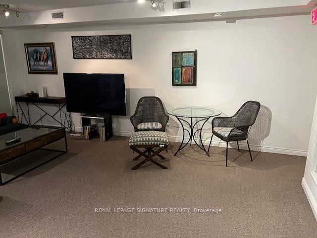 Lower-208 Carlton Street, Toronto, ON, M5A 2L1 - 12