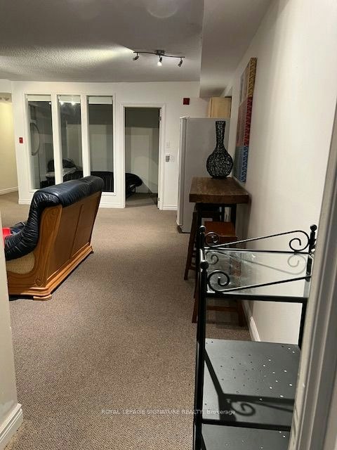 Lower-208 Carlton Street, Toronto, ON, M5A 2L1 - 15