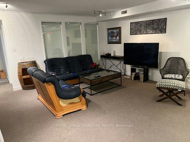 Lower-208 Carlton Street, Toronto, ON, M5A 2L1 - 11