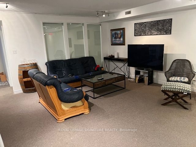 Lower-208 Carlton Street, Toronto, ON, M5A 2L1 - 11