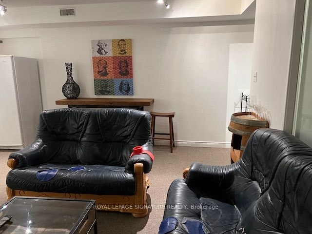 Lower-208 Carlton Street, Toronto, ON, M5A 2L1 - 13