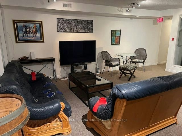 Lower-208 Carlton Street, Toronto, ON, M5A 2L1 - 16