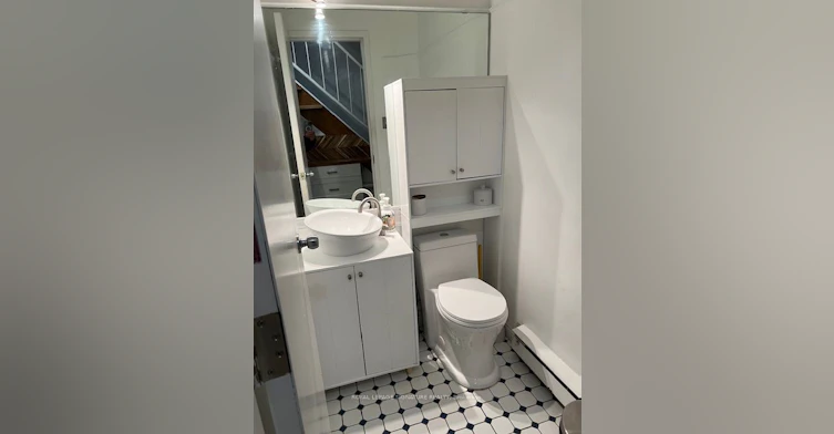 Lower-208 Carlton Street, Toronto, ON, M5A 2L1 - 17
