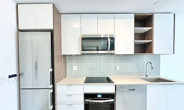 616-543 Richmond Street W