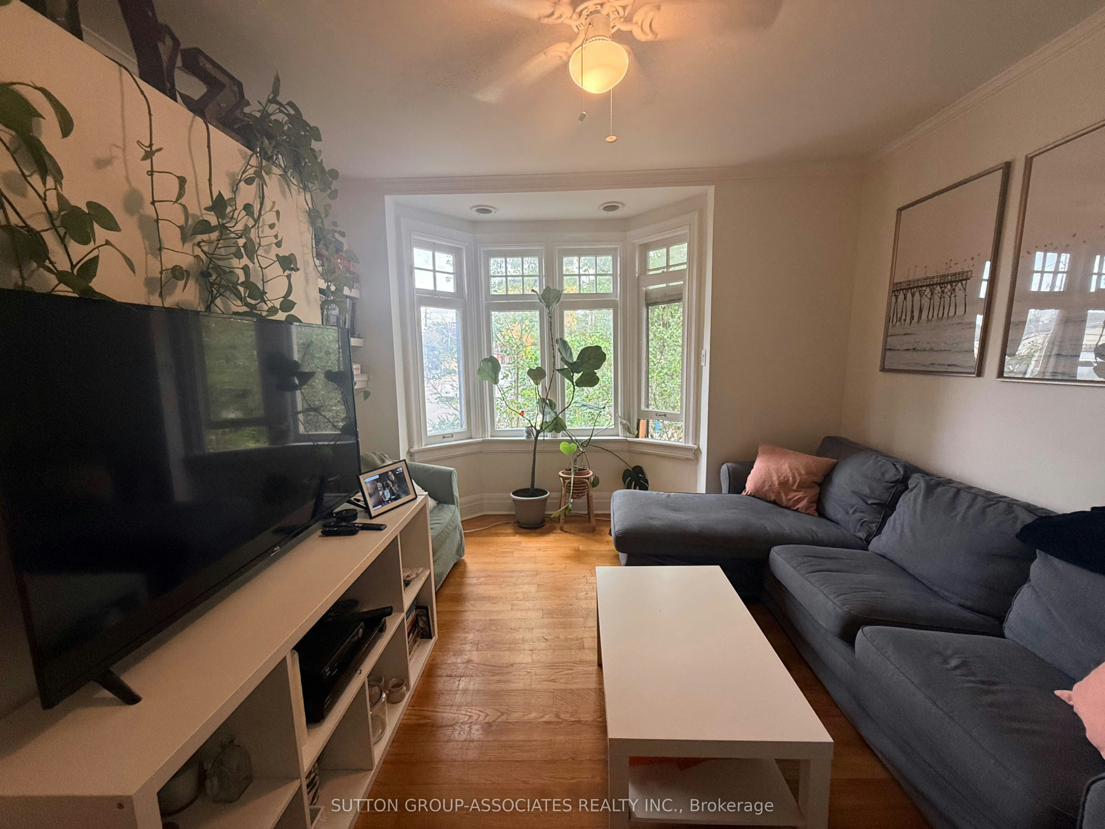 Upper-184 Madison Avenue, Toronto, ON, M5R 2S5 - 5