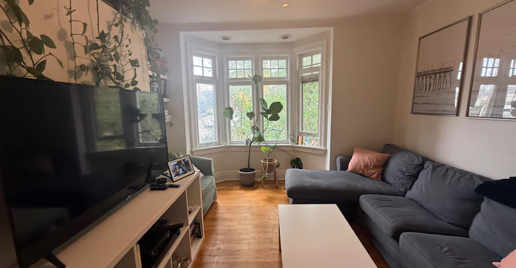Upper-184 Madison Avenue, Toronto, ON, M5R 2S5 - 5