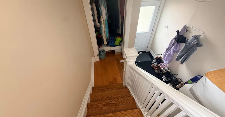 Upper-184 Madison Avenue, Toronto, ON, M5R 2S5 - 2