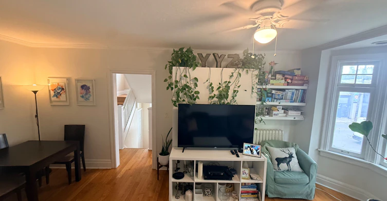 Upper-184 Madison Avenue, Toronto, ON, M5R 2S5 - 9
