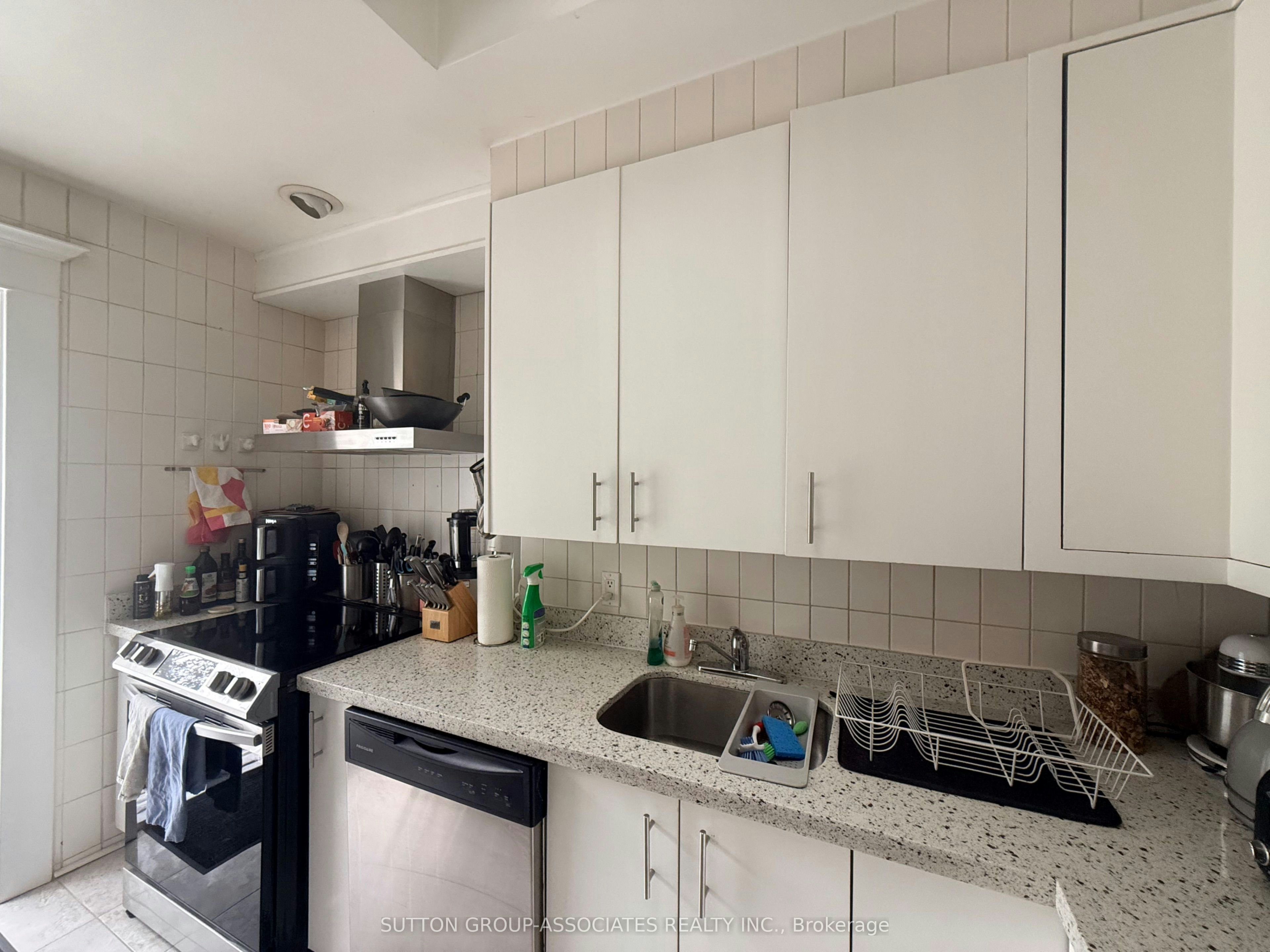 Upper-184 Madison Avenue, Toronto, ON, M5R 2S5 - 12