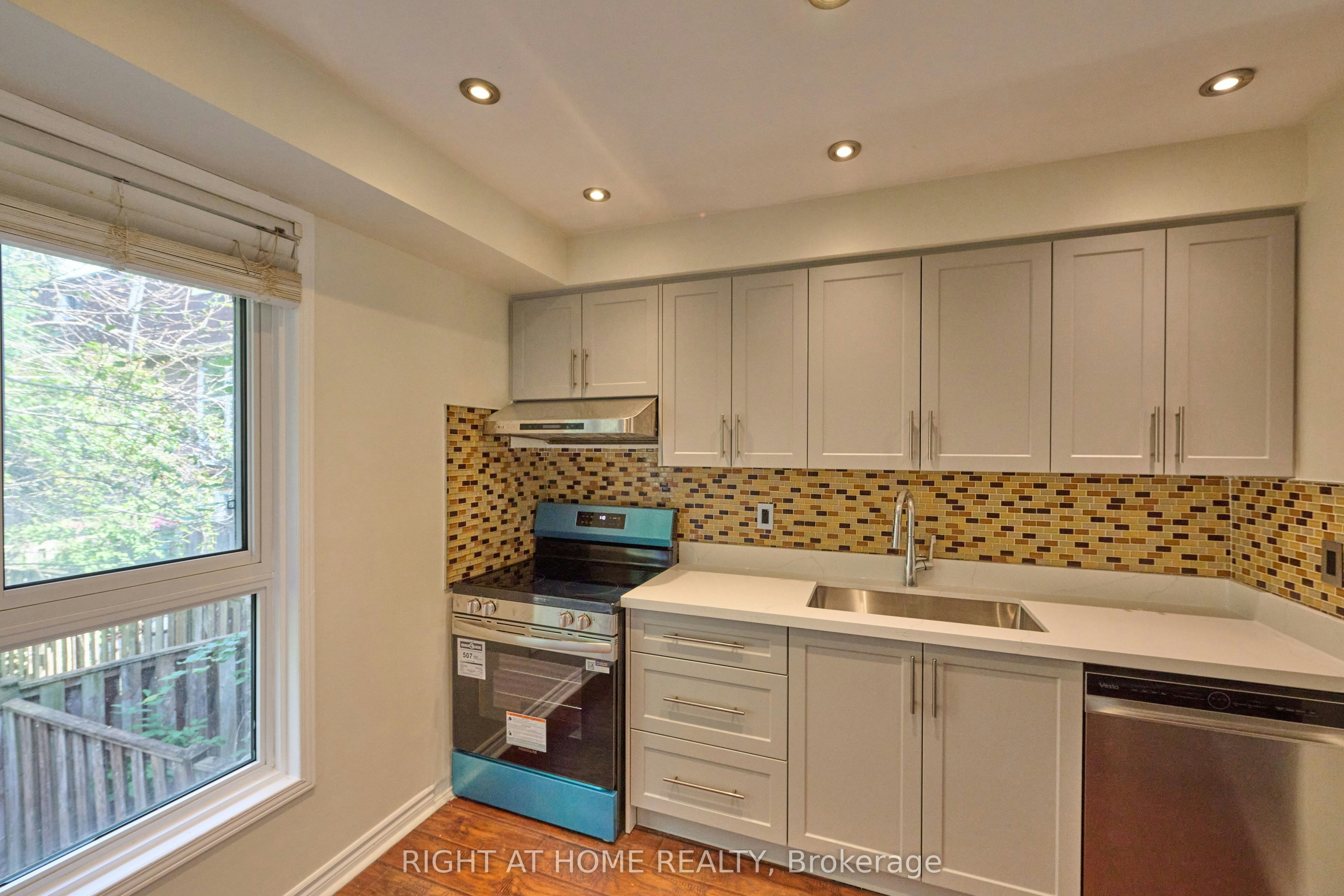 169RC-169 Rusty Crest Way, Toronto, ON, M2J 2Y5 - 7