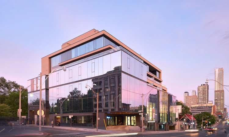 501-1 Roxborough Street E
