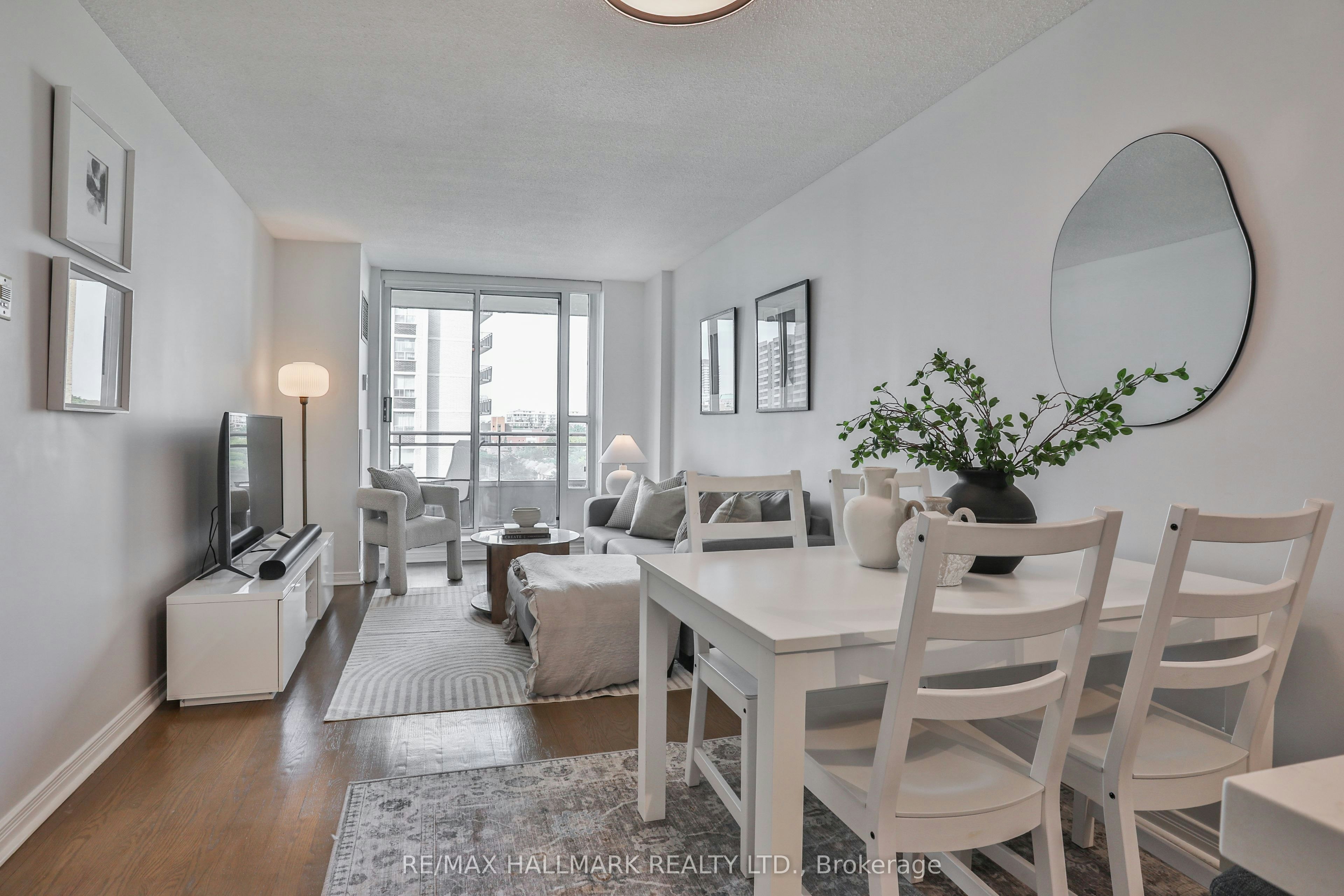 716-245 Davisville Avenue, Toronto, ON, M4S 3H4