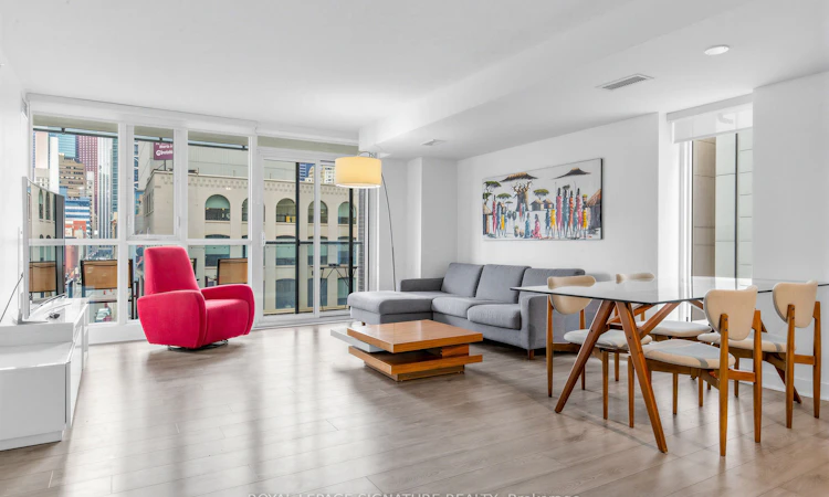 414-295 Adelaide Street W