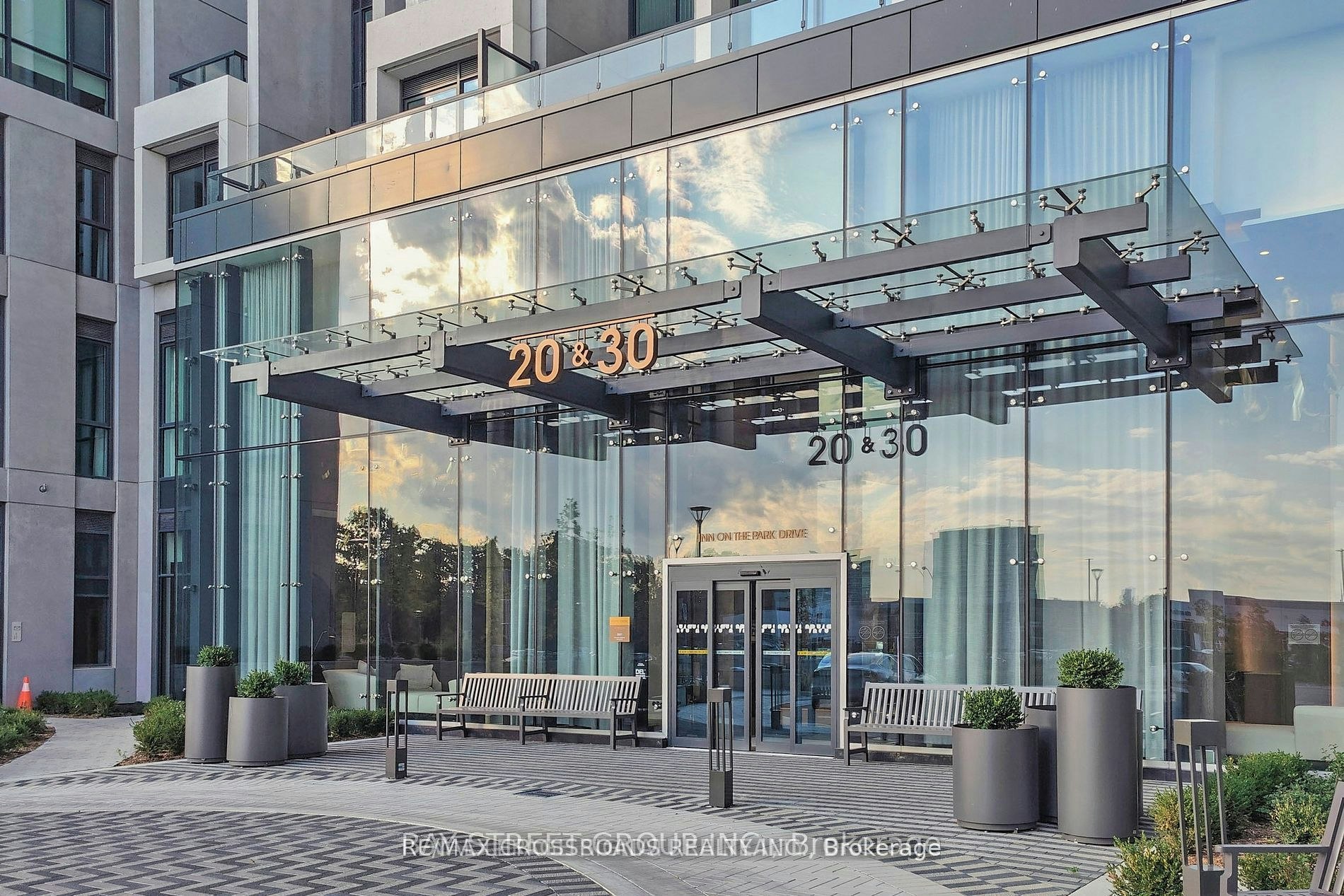 #1333-20 Inn ON The Park Drive, Toronto, ON, M3C 0P8 - 2