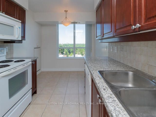 912-15 Greenview Avenue, Toronto, ON, M2M 1R2 - 13