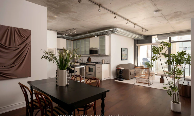 605-533 Richmond Street W